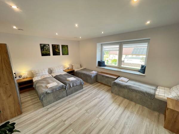 Obrocz67- Nowoczesny Dom 160m, balia, plac zabaw, altana, Roztocze