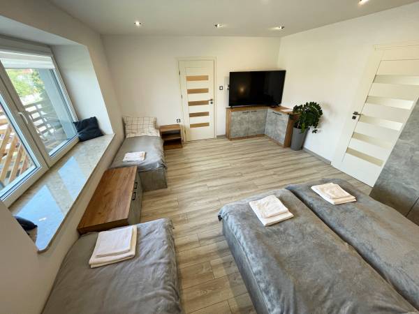 Obrocz67- Nowoczesny Dom 160m, balia, plac zabaw, altana, Roztocze