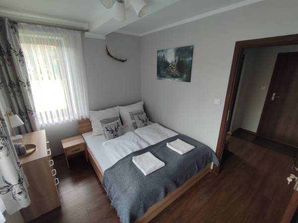 Apartament nr 1 -sypialnia i wyjśce na taras