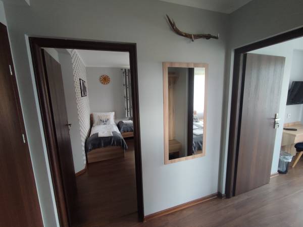 Apartament nr 1 - przedsionek, lustro