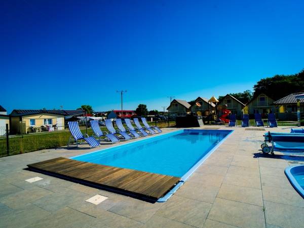 Basen z podgrzewaną wodą