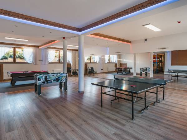 Sala taneczna z lustrami