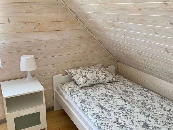 domek dwupoziomowy - sypialnia