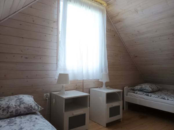 domek dwupziomowy - sypialnia