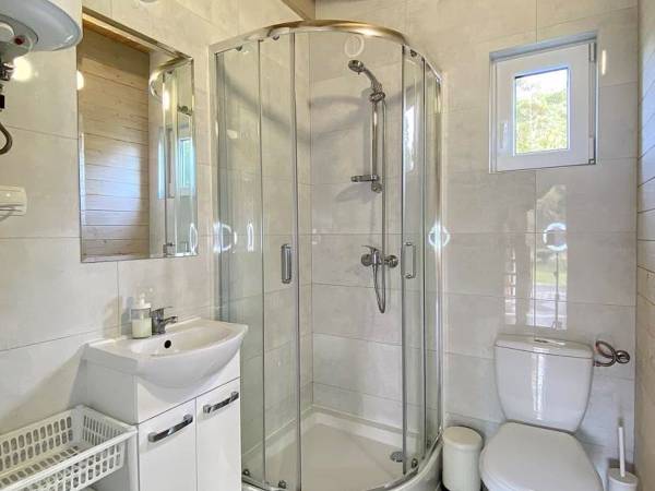 domek dwupoziomowy - łazienka