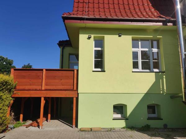 dom od strony ogrodu