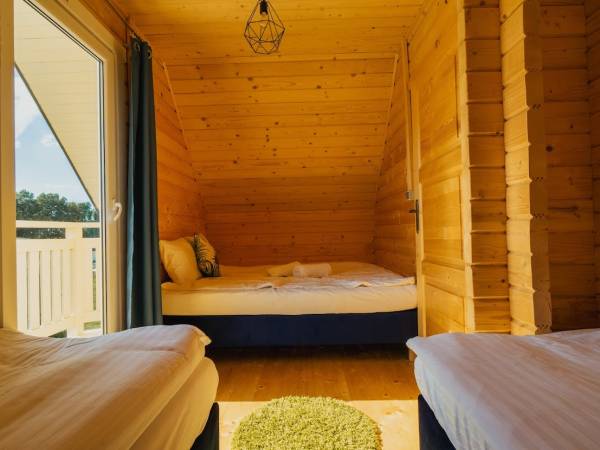 Sypialnia w domku 6 os Lux