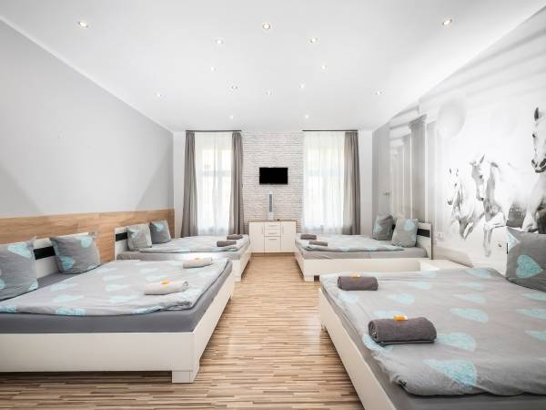 Hostel 70s and Apartmenty Queen