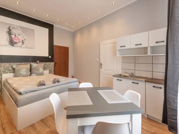 Hostel 70s and Apartmenty Queen