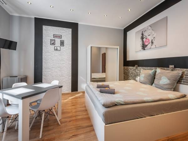 Hostel 70s and Apartmenty Queen