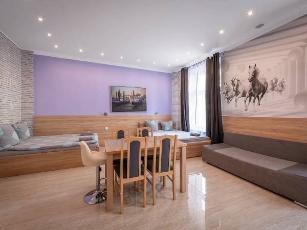 Hostel 70s and Apartmenty Queen