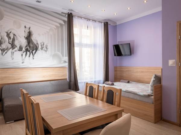 Hostel 70s and Apartmenty Queen