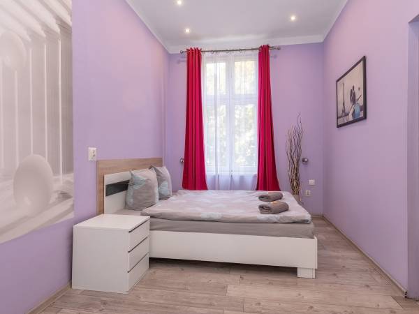 Hostel 70s and Apartmenty Queen