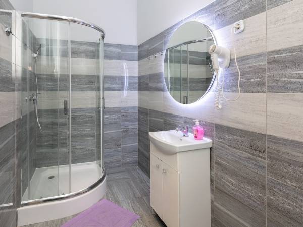 Hostel 70s and Apartmenty Queen