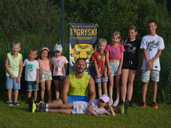 Zabawy z trenerem piłki nożnej 