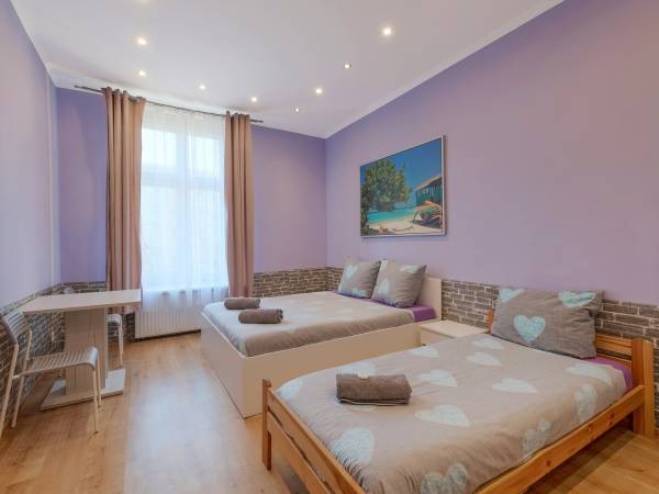 Hostel 70s and Apartmenty Queen