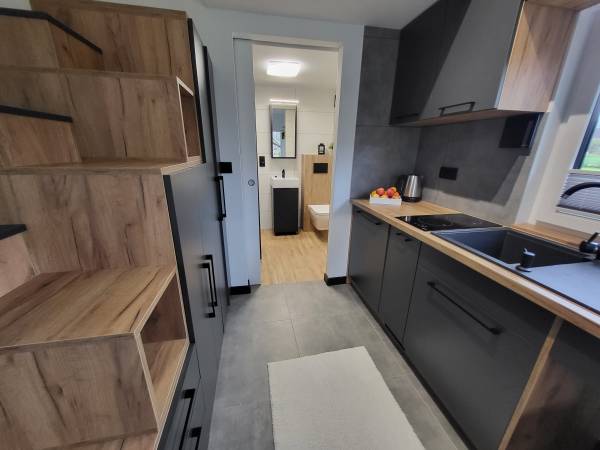 BLACK & WHITE HOUSES