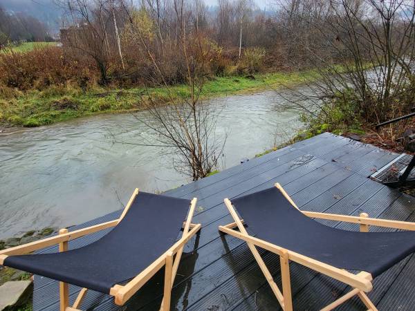 BLACK & WHITE HOUSES