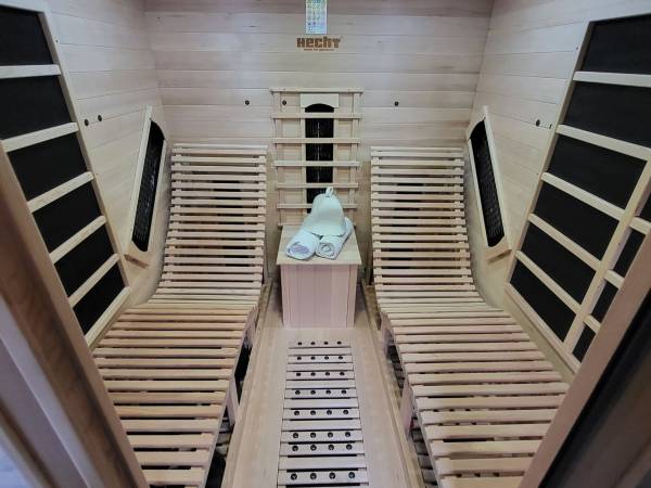 BLACK & WHITE HOUSES