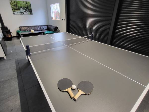 BLACK & WHITE HOUSES