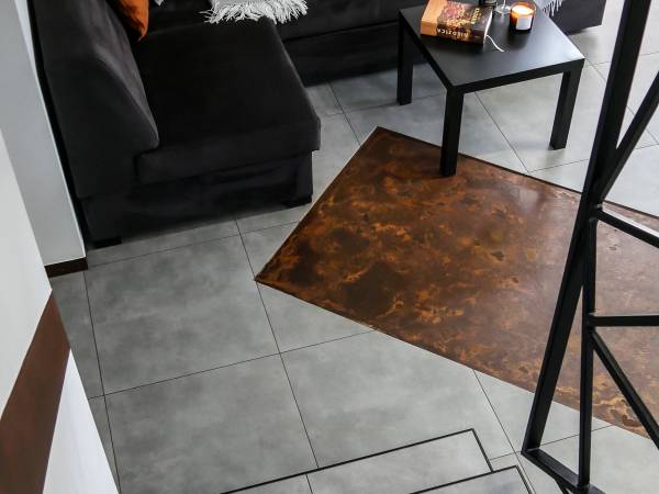 BLACK & WHITE HOUSES