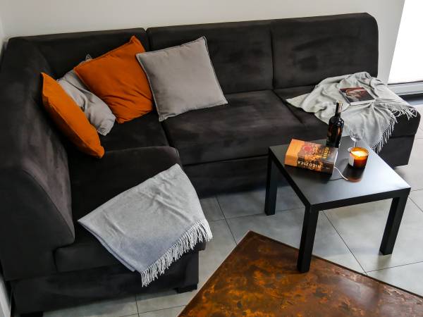 BLACK & WHITE HOUSES