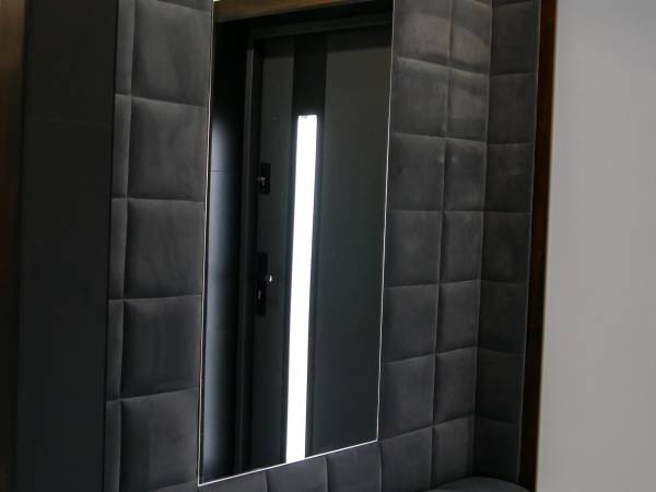 BLACK & WHITE HOUSES