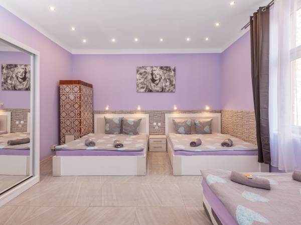 Hostel 70s and Apartmenty Queen