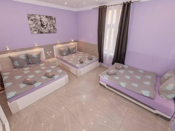 Hostel 70s and Apartmenty Queen