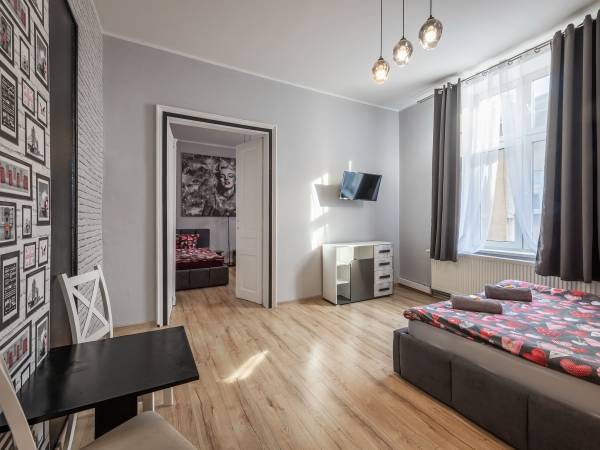 Hostel 70s and Apartmenty Queen