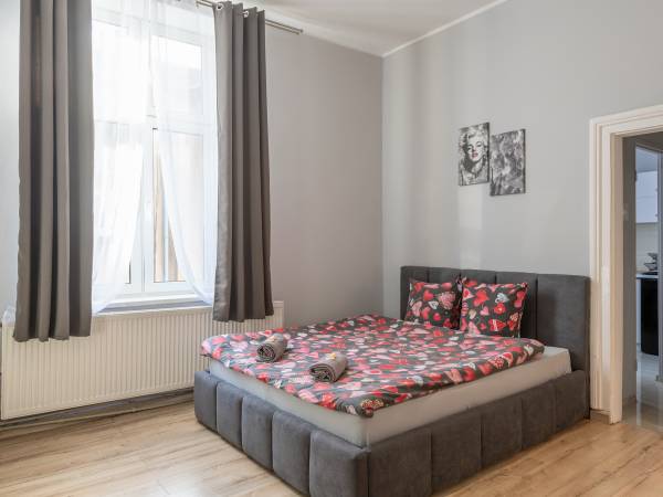 Hostel 70s and Apartmenty Queen