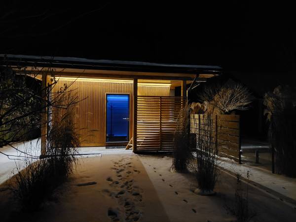 Klimat południa Nowoczesne domki z kominkami, sauną i fotelem masującym Bayamo, Lucca, Hawana I i Hawana II