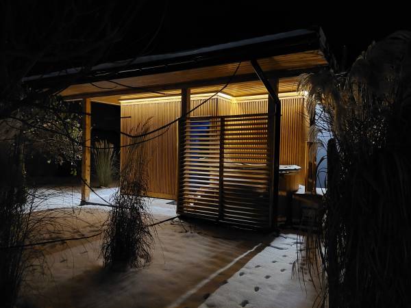 Klimat południa Nowoczesne domki z kominkami, sauną i fotelem masującym Bayamo, Lucca, Hawana I i Hawana II