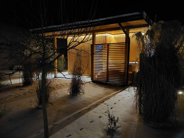 Klimat południa Nowoczesne domki z kominkami, sauną i fotelem masującym Bayamo, Lucca, Hawana I i Hawana II