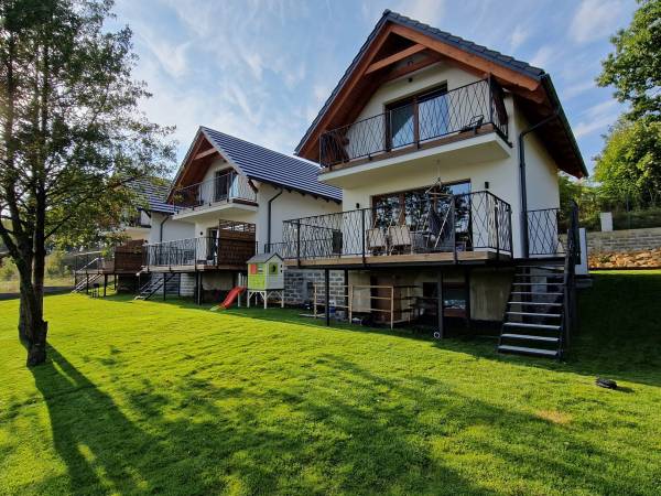 Domki nad jeziorem, Kaszuby, linia brzegowa, sprzęt wodny