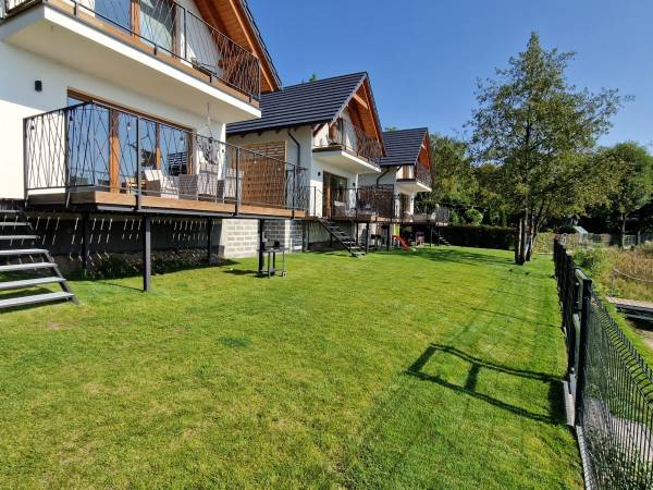 Domki nad jeziorem, Kaszuby, linia brzegowa, sprzęt wodny