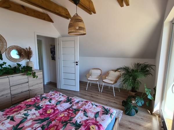 Domki nad jeziorem, Kaszuby, linia brzegowa, sprzęt wodny