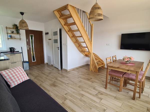 Domki nad jeziorem, Kaszuby, linia brzegowa, sprzęt wodny