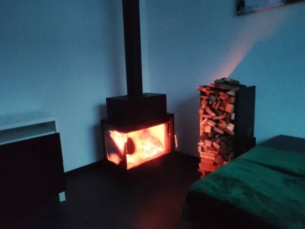 BLACK & WHITE HOUSES