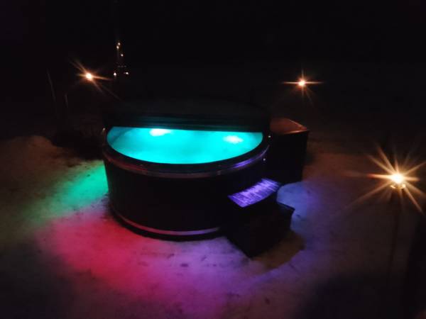 BLACK & WHITE HOUSES