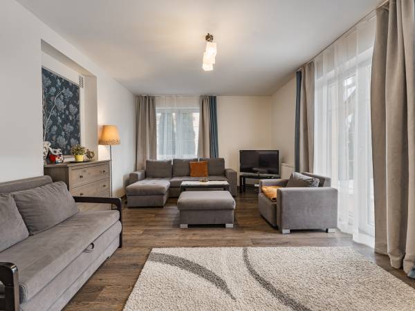 parter - salon z wyjściem na taras