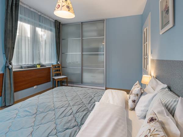 parter - sypialnia z dużą szafą