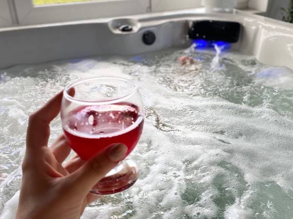 Apartamenty ADAMCYKÓWKA z jacuzzi i sauną