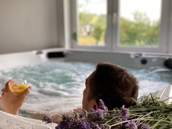 Apartamenty ADAMCYKÓWKA z jacuzzi i sauną