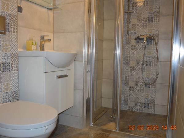  łazienka w pokoju 3-4 osobowym