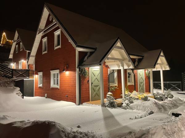 Wioska w Sowich wieczorem 