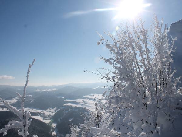 Szlak na Trzy Korony w sceneri zimowej