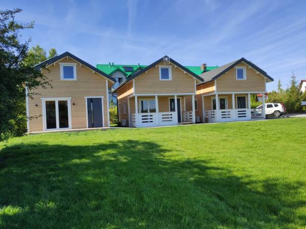 Torfu- domki na dużej, ogrodzonej działce