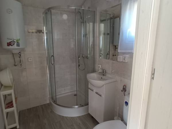 DOMEK NR 6 - ŁAZIENKA