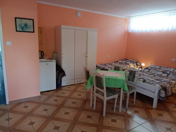 pok. nr 8. (4-5 os. parter)